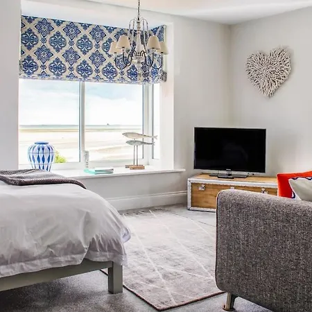 Seafront Apartment With Stunning Views Cleethorpes Buitenkant foto