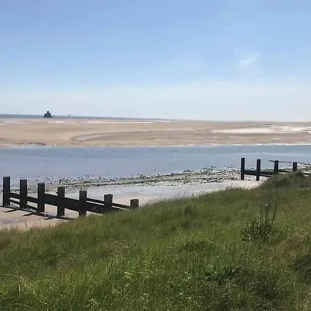 Seafront Apartment With Stunning Views Cleethorpes Buitenkant foto