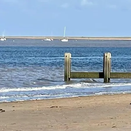 Seafront Apartment With Stunning Views Cleethorpes Buitenkant foto
