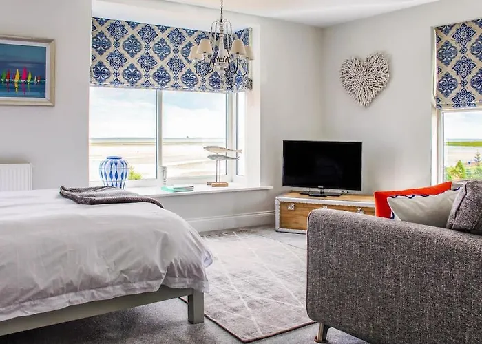 Seafront Apartment With Stunning Views